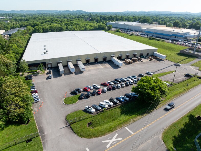 117 Southeast Pky, Franklin, TN à vendre - Photo principale – Image 1 sur 4