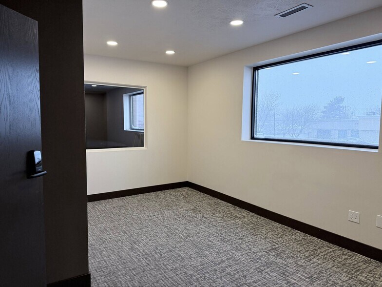 332 E 3300 S, South Salt Lake, UT à louer - Photo de l’immeuble – Image 3 sur 9