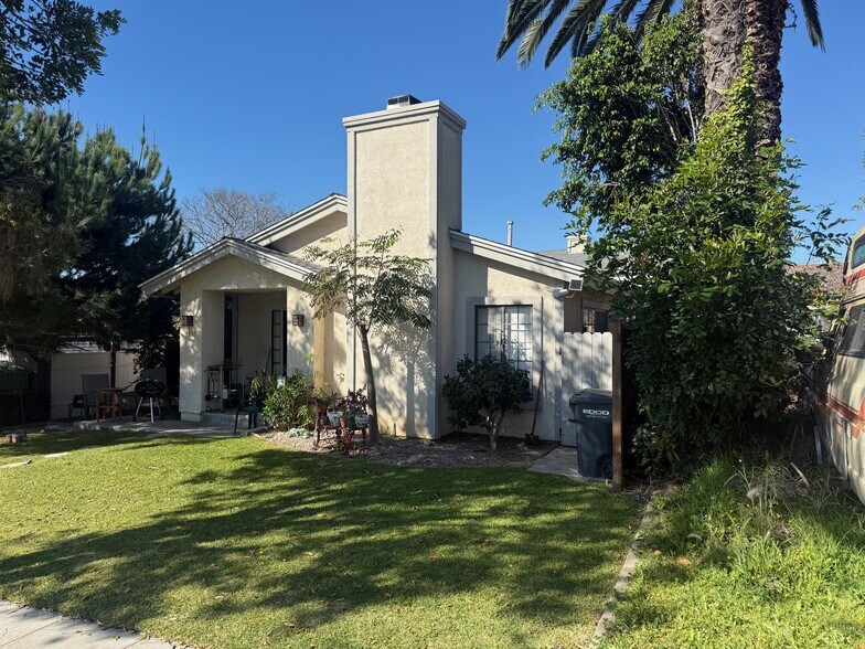1965 Saint Louis Ave, Signal Hill, CA à vendre - Photo de l’immeuble – Image 1 sur 1