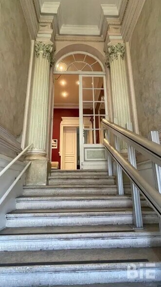Bureau dans Bordeaux à vendre - Photo de l’immeuble – Image 3 sur 11