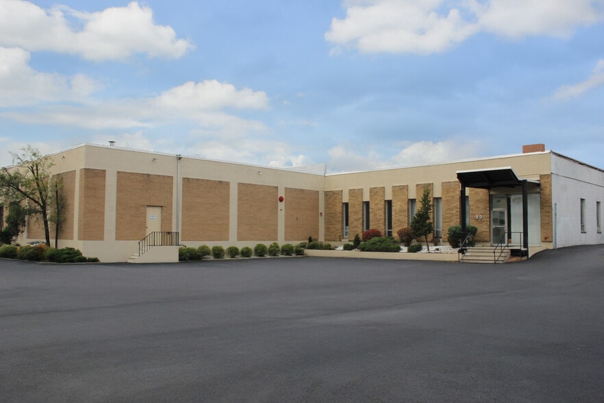 99 S Newman St, Hackensack, NJ à louer - Photo principale – Image 1 sur 6