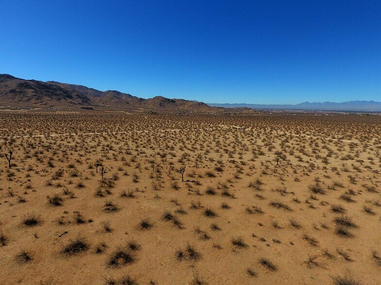 Mountain View Ln, Apple Valley, CA à vendre - Photo de l’immeuble – Image 3 sur 7