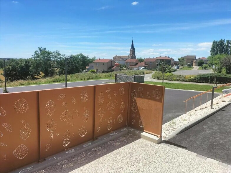 Bureau dans Saint-Cyr-sur-Menthon à louer - Photo de l’immeuble – Image 3 sur 5