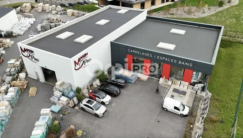 Local d’activités dans Ormes à louer - Photo de l’immeuble – Image 1 sur 7