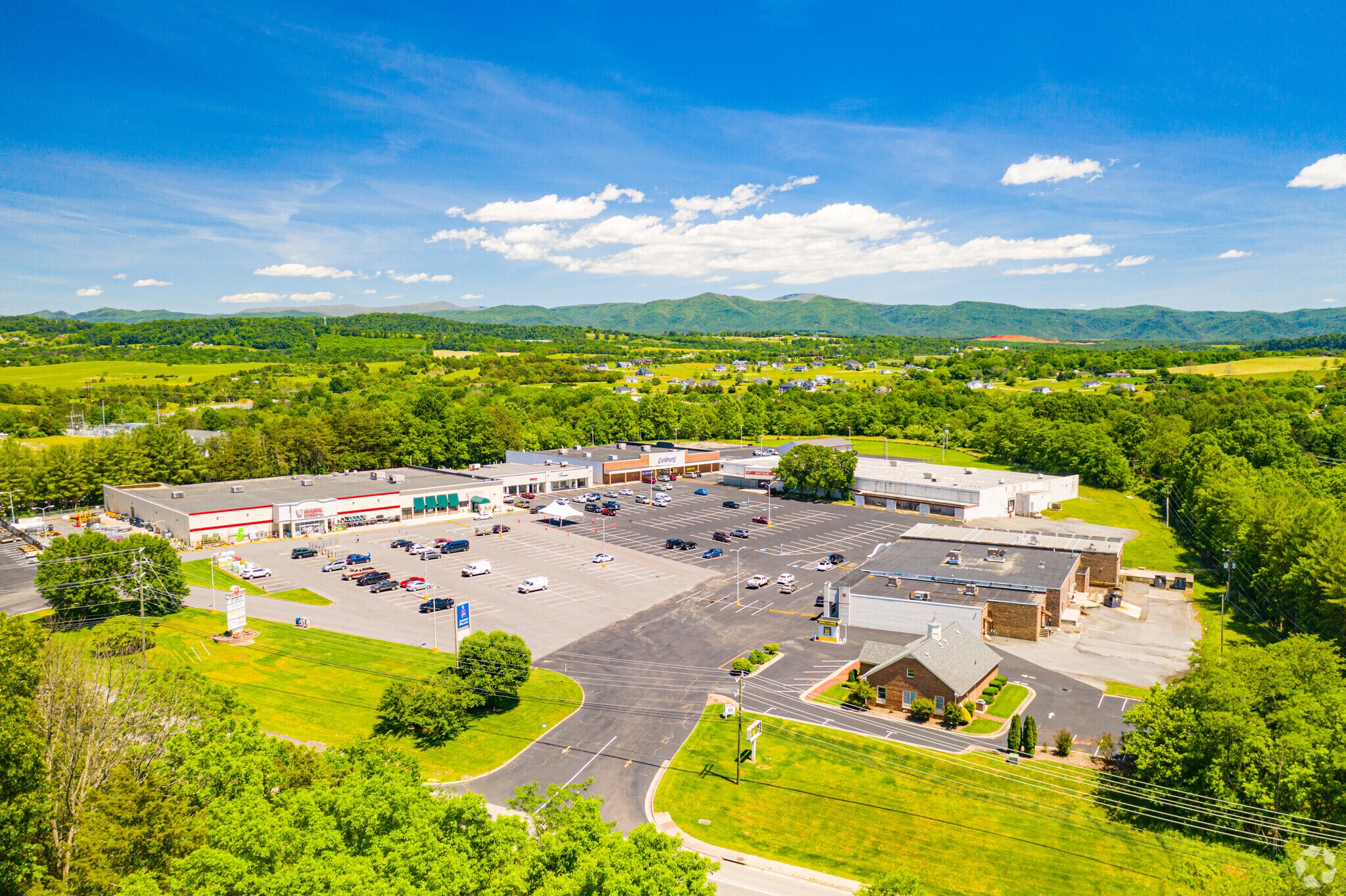 744-766 N Lee Hwy, Lexington, VA à louer Photo de l’immeuble– Image 1 sur 13