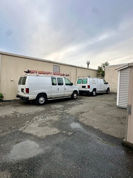 17-19 Industrial Ave, Fairview, NJ à louer - Photo de l’immeuble – Image 2 sur 11