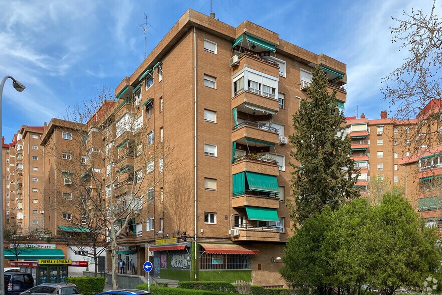 Immeuble residentiel dans Madrid, Madrid à vendre - Photo principale – Image 1 sur 2