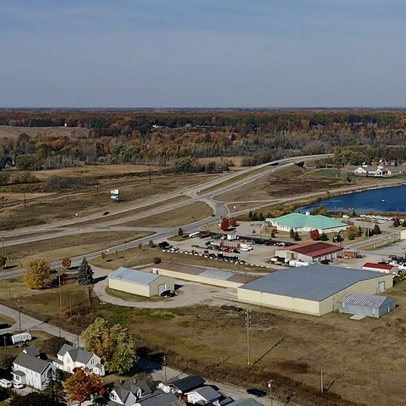721 N 9th St, Gladstone, MI à louer - Aérien – Image 2 sur 9