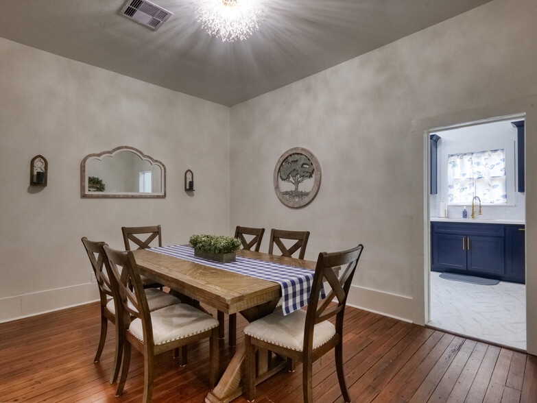 303 E Locust St, Angleton, TX à louer - Photo intérieure – Image 3 sur 24