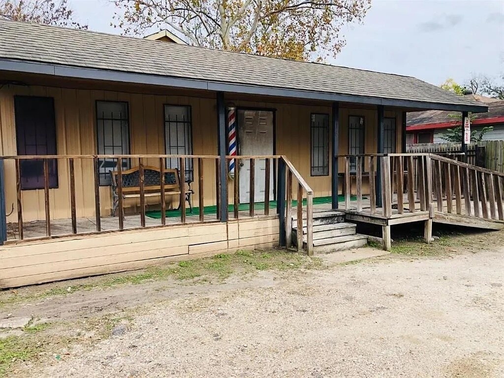6516 W Montgomery Rd, Houston, TX à louer Photo de l’immeuble– Image 1 sur 9