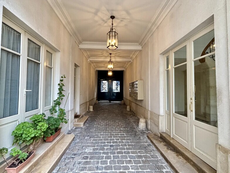 129 Rue De Turenne, Paris à louer - Photo de l’immeuble – Image 3 sur 11