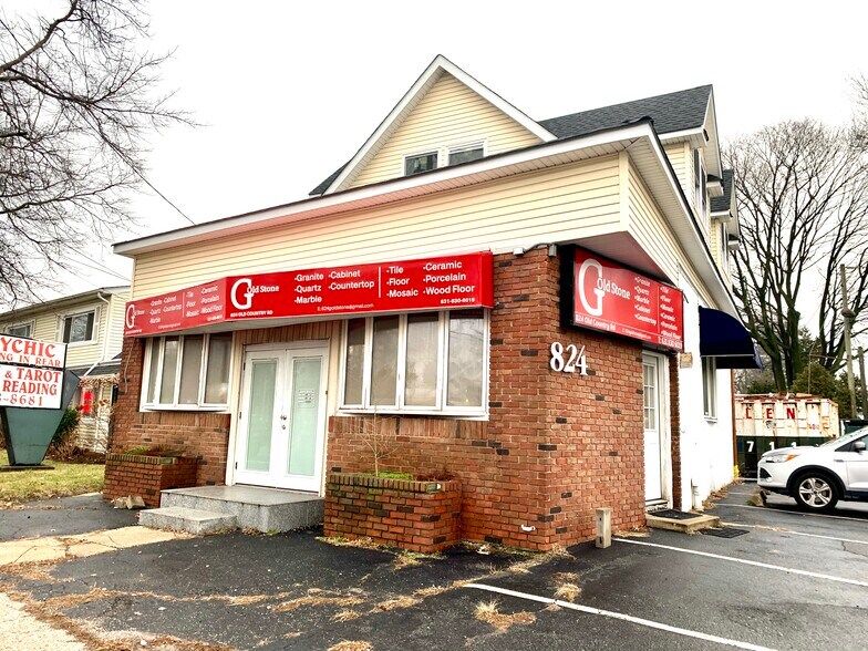 824 Old Country Rd, Westbury, NY à louer - Photo de l’immeuble – Image 2 sur 12