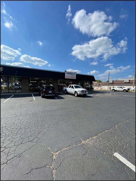 5102-5106 South Blvd, Charlotte, NC à louer - Photo de l’immeuble – Image 1 sur 6