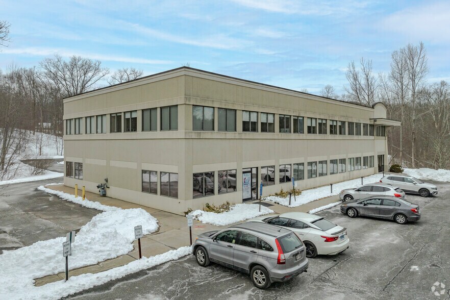 765 Straits Tpke, Middlebury, CT à vendre - Photo principale – Image 2 sur 12