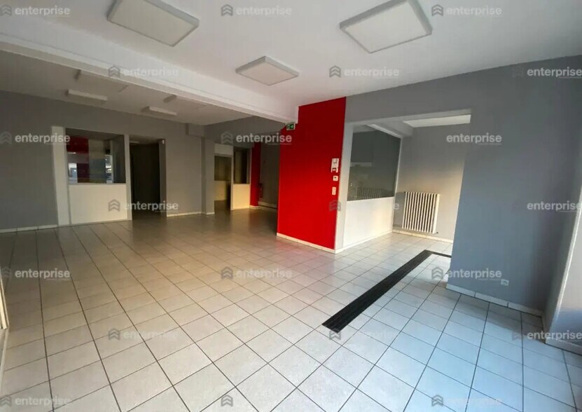 Local commercial dans Saint-Quentin à louer - Photo de l’immeuble – Image 1 sur 4