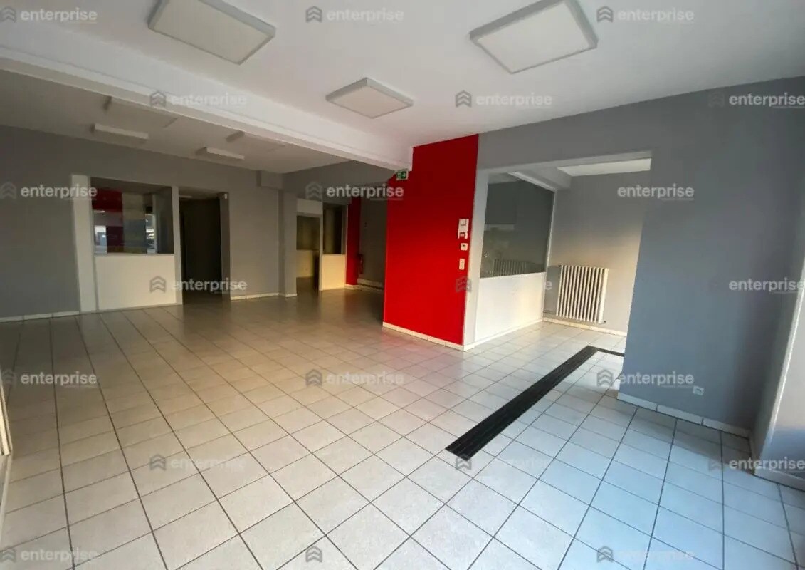 Local commercial dans Saint-Quentin à louer Photo de l’immeuble– Image 1 sur 5