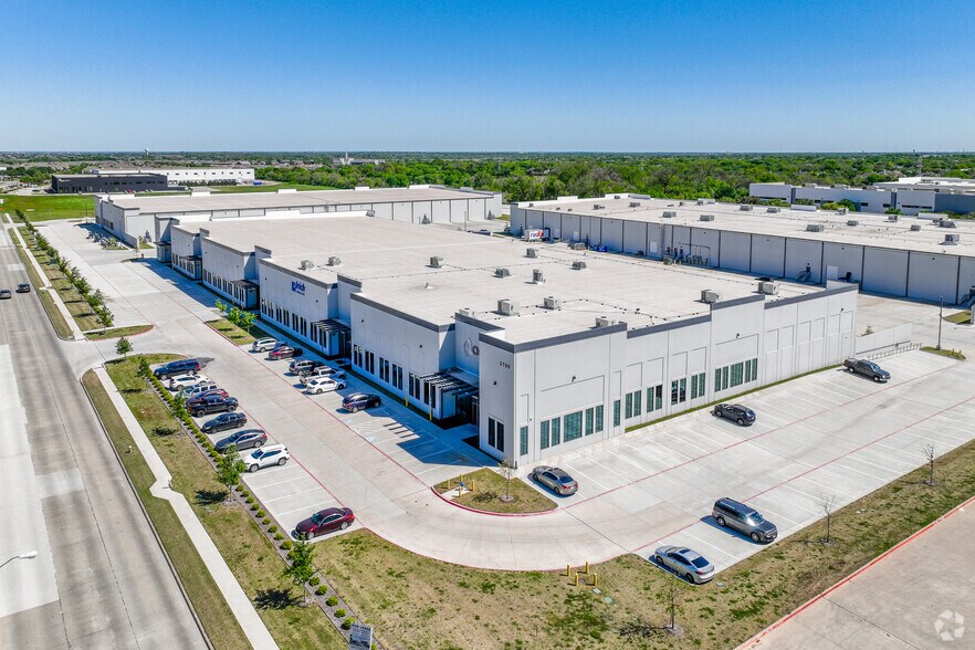 3700 E Plano Pky, Plano, TX à louer - Aérien – Image 2 sur 4