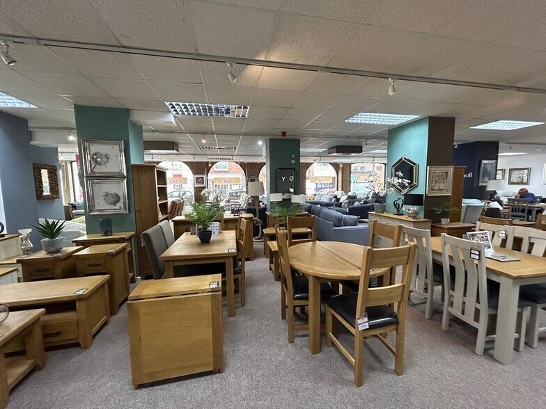 Town Ln, Newport à louer - Photo de l’immeuble – Image 2 sur 4