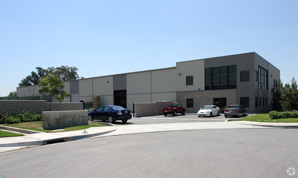 14575 Valencia Ave, Fontana, CA à louer - Photo de l’immeuble – Image 2 sur 3