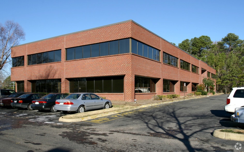 760 Lynnhaven Pky, Virginia Beach, VA à louer - Photo de l’immeuble – Image 3 sur 6