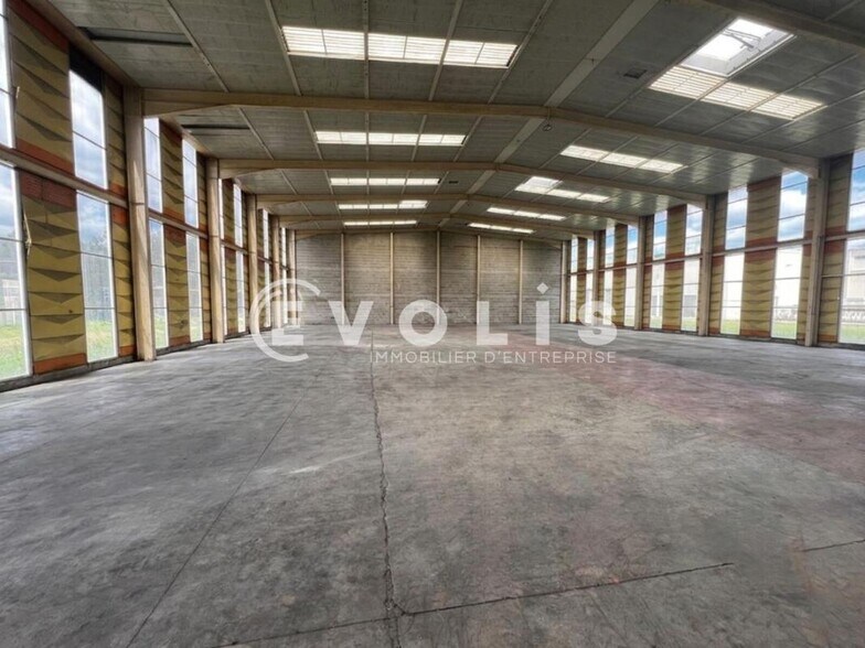 Industriel/Logistique dans Étampes à vendre - Photo de l’immeuble – Image 2 sur 5