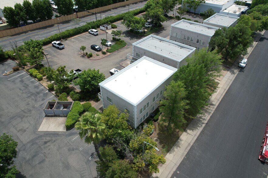 2003 Opportunity Dr, Roseville, CA à vendre - Photo de l’immeuble – Image 3 sur 12