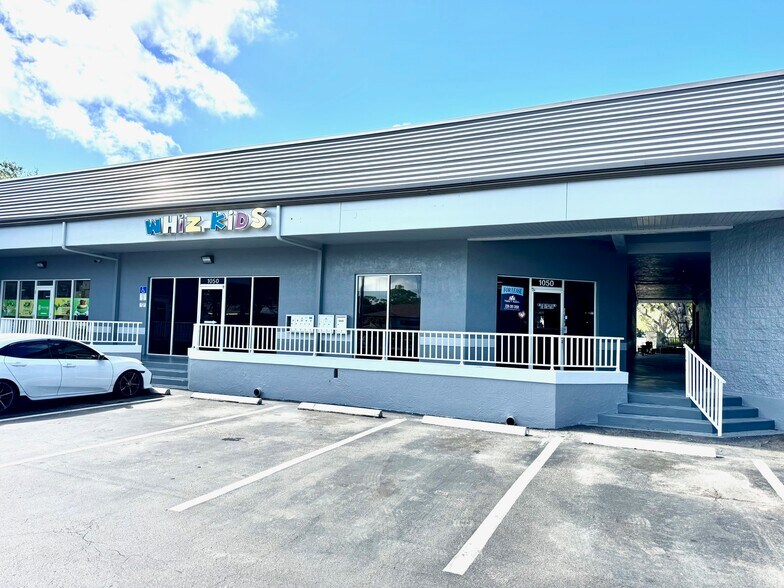 1024-1064 Pine Ridge Rd, Naples, FL à louer - Photo de l’immeuble – Image 2 sur 11