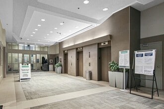 45 Sheppard Ave E, Toronto, ON à louer Photo intérieure– Image 2 sur 25