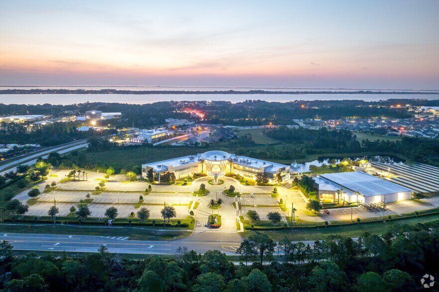 1050 Satcom Ln, Melbourne, FL à vendre - Aérien – Image 1 sur 90