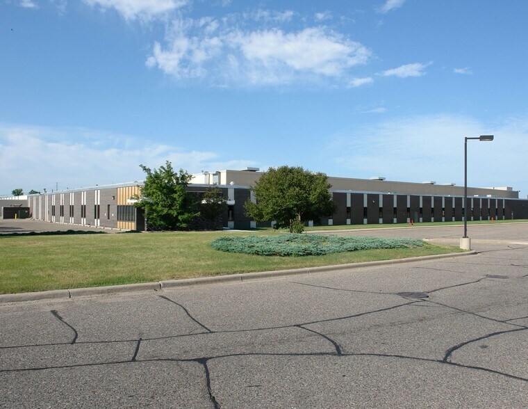 5501 W Old Shakopee Rd, Bloomington, MN à louer - Photo de l’immeuble – Image 1 sur 2