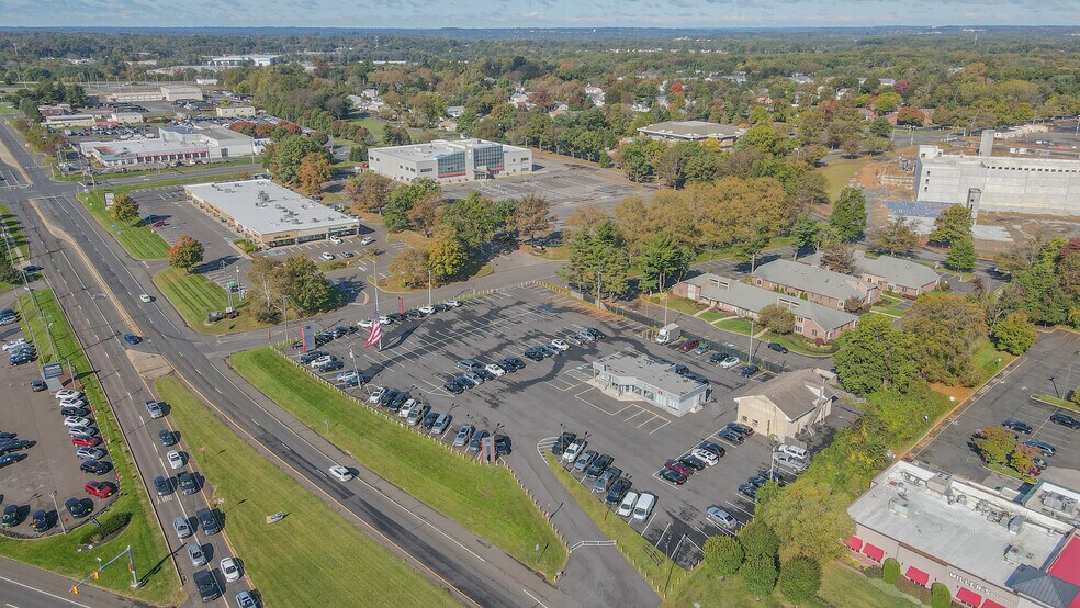 2240 Lincoln Hwy, Langhorne, PA à vendre - Photo de l’immeuble – Image 3 sur 15