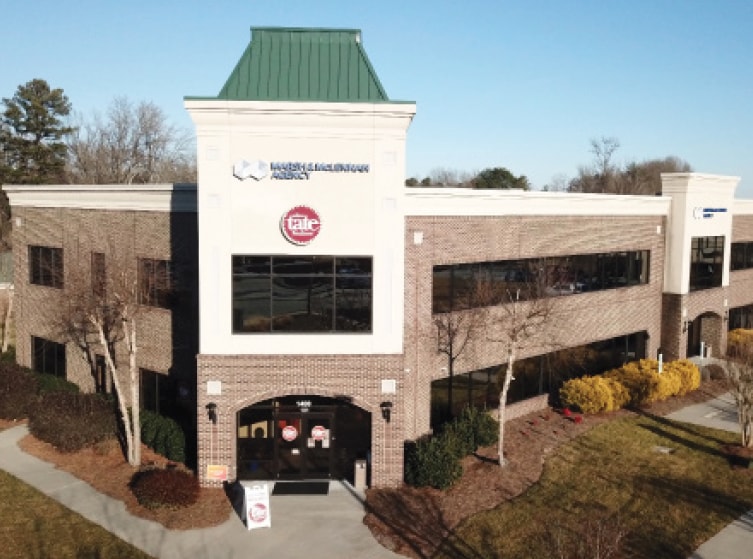 1400 Eastchester Dr, High Point, NC à louer Photo de l’immeuble– Image 1 sur 2