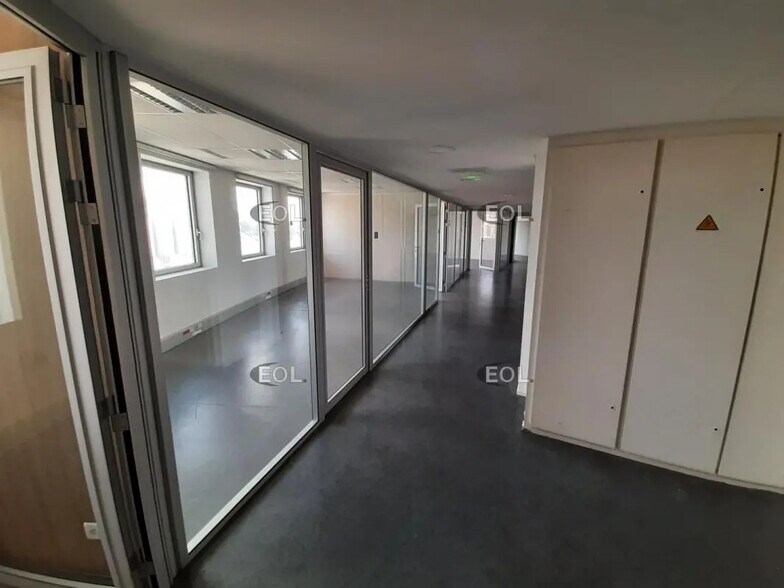 Bureau dans Ivry-sur-Seine à louer - Photo de l’immeuble – Image 2 sur 7