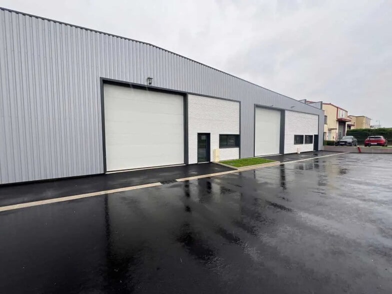31 Rue De L'Avenir, Genas à louer - Photo de l’immeuble – Image 1 sur 9