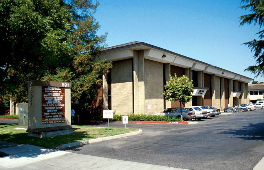 591 W Hamilton Ave, Campbell, CA à louer - Photo de l’immeuble – Image 2 sur 4