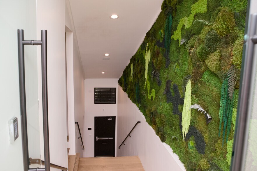 648 N St. Andrews Pl, Los Angeles, CA à louer - Photo de l’immeuble – Image 2 sur 19