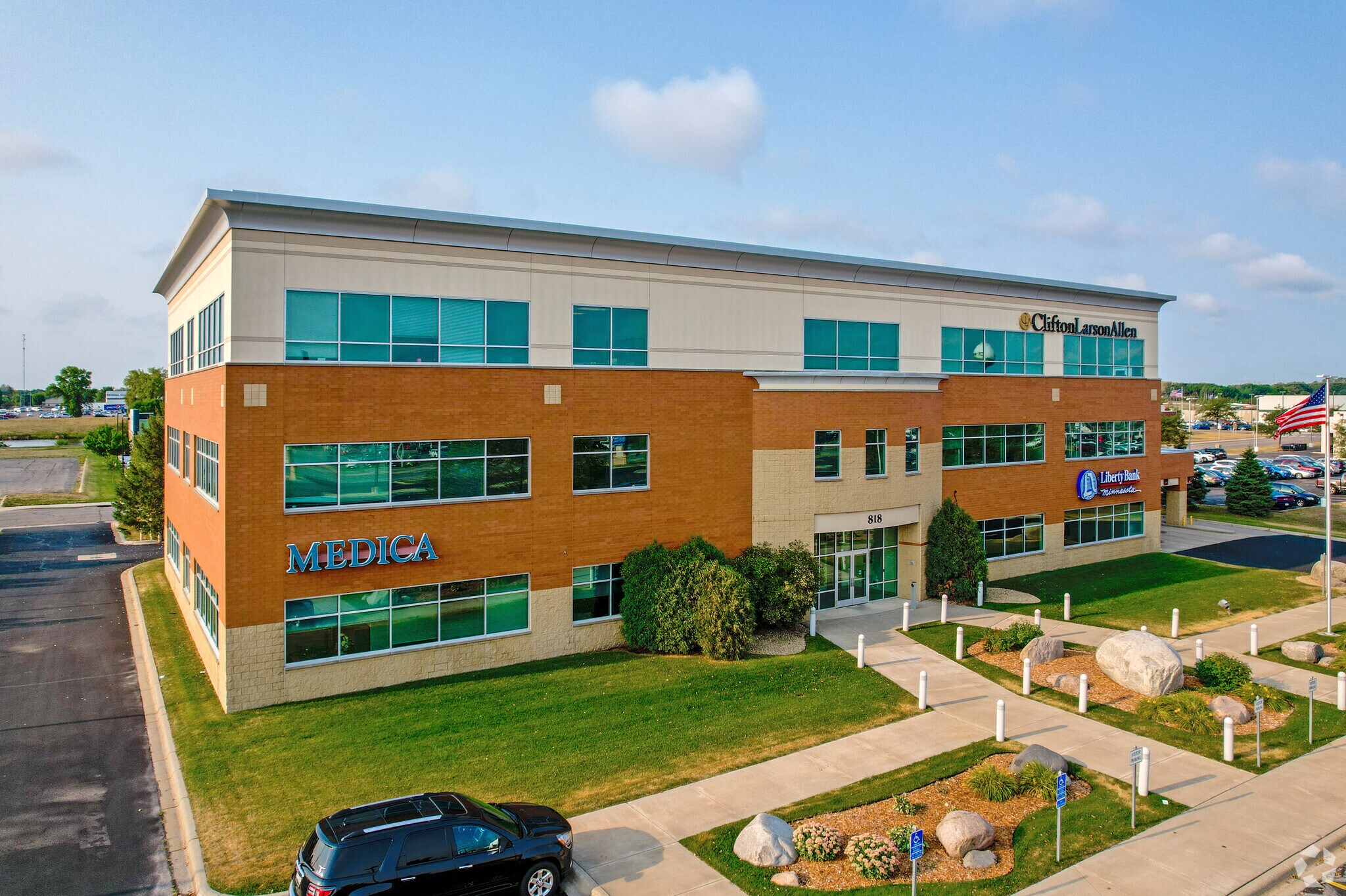 818 2nd St S, Waite Park, MN à louer Photo de l’immeuble– Image 1 sur 5