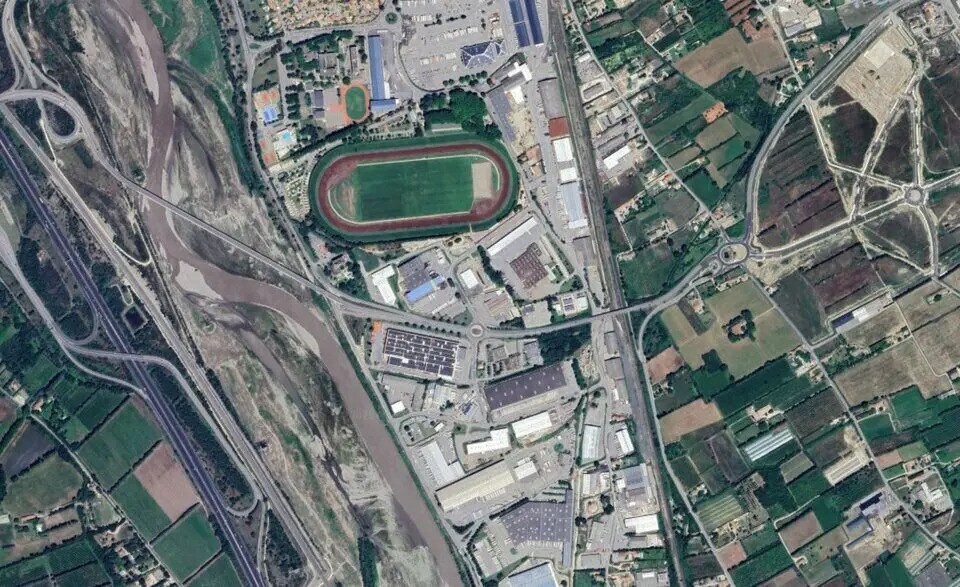 Local d'activités dans Cavaillon à vendre - Photo de l’immeuble – Image 2 sur 3