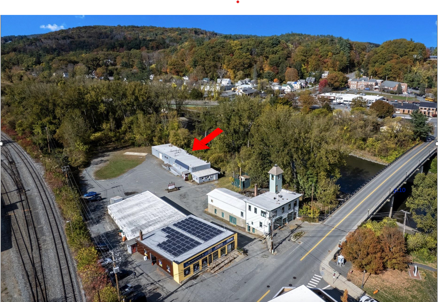 54 Bridge St, White River Junction, VT à louer - Photo de l’immeuble – Image 2 sur 11