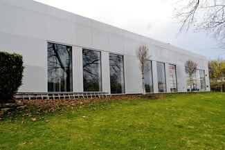 Plus de détails pour 10 Robertson Ave, White Plains, NY - Local commercial à louer