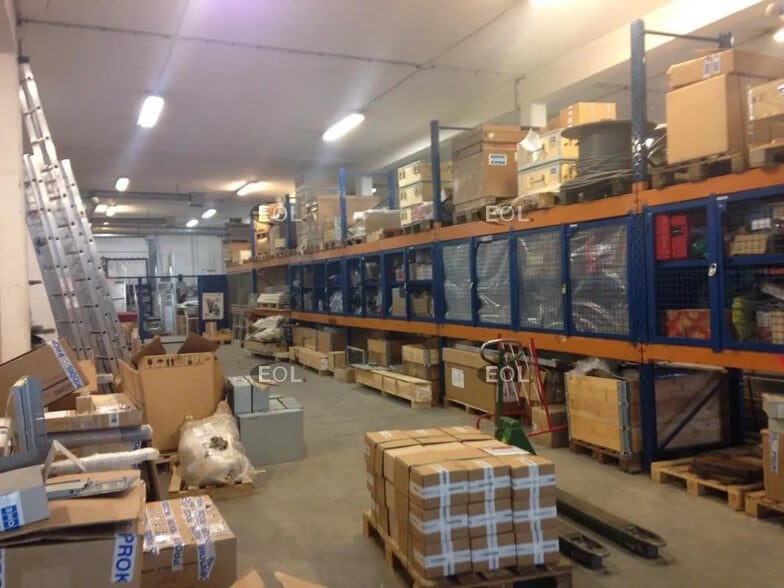 Local d’activités dans Villeneuve-la-Garenne à louer - Photo intérieure – Image 2 sur 4