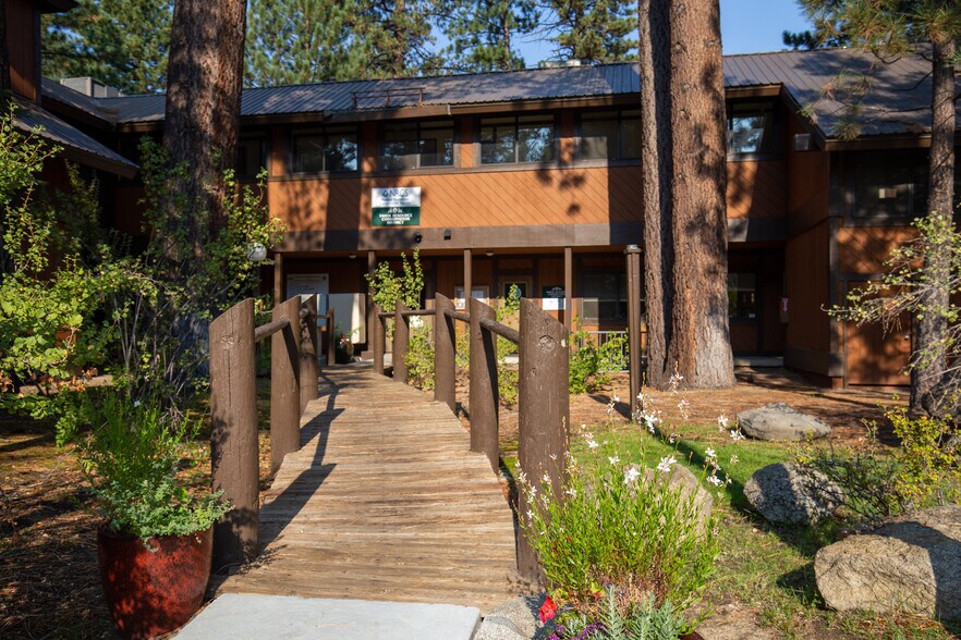 870 Emerald Bay Rd, South Lake Tahoe, CA à louer - Photo de l’immeuble – Image 1 sur 6