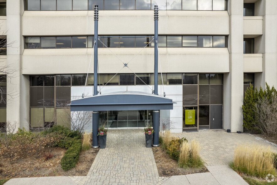 155 Gordon Baker Rd, Toronto, ON à louer - Photo de l’immeuble – Image 3 sur 3
