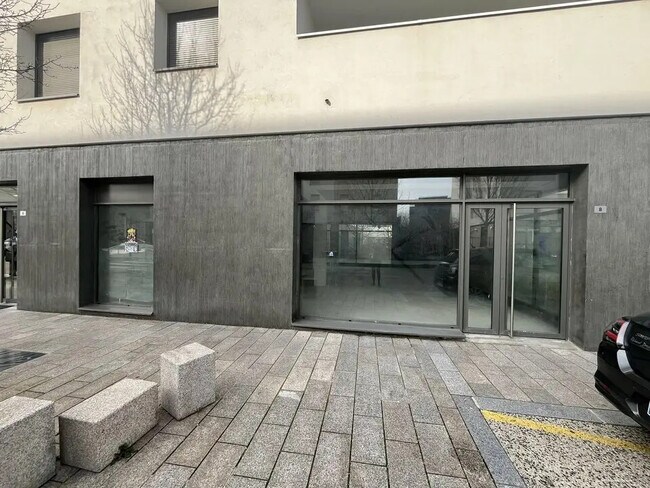Plus de détails pour 8 Avenue Georges Pompidou, Saint-Priest - Local commercial à louer