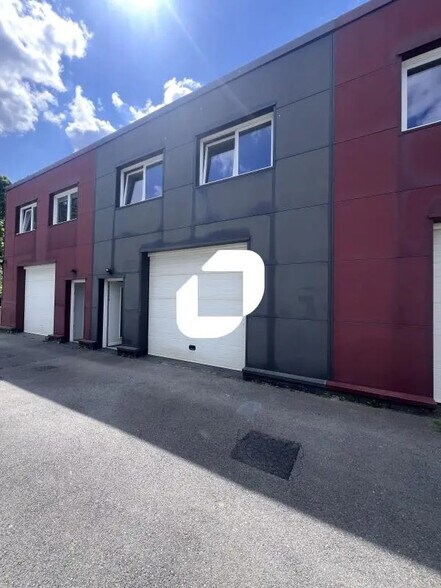Local d’activités dans Gretz-Armainvilliers à louer - Photo de l’immeuble – Image 1 sur 3