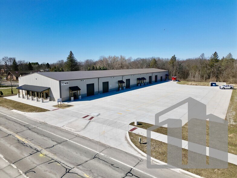 7749 E MI State Road 36, Whitmore Lake, MI à louer - Photo de l’immeuble – Image 2 sur 15