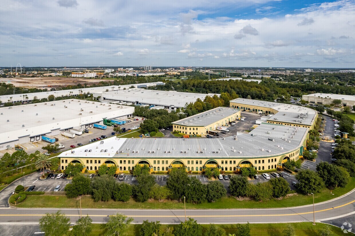 6881 Kingspointe Pky, Orlando, FL à vendre Photo de l’immeuble– Image 1 sur 65