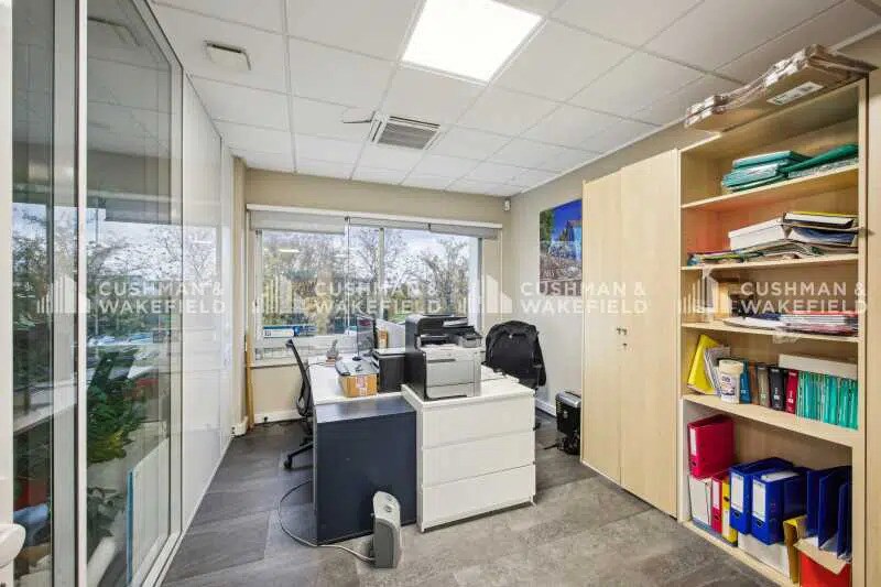 184 Rue Tabuteau, Buc à vendre - Photo de l’immeuble – Image 3 sur 15