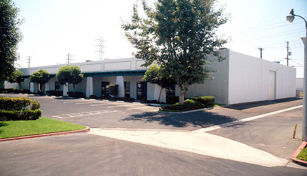 1598 S Anaheim Blvd, Anaheim, CA à louer - Photo de l’immeuble – Image 2 sur 5