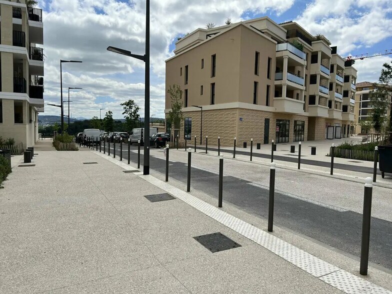 Local commercial dans Aix-en-Provence à louer - Photo de l’immeuble – Image 3 sur 6